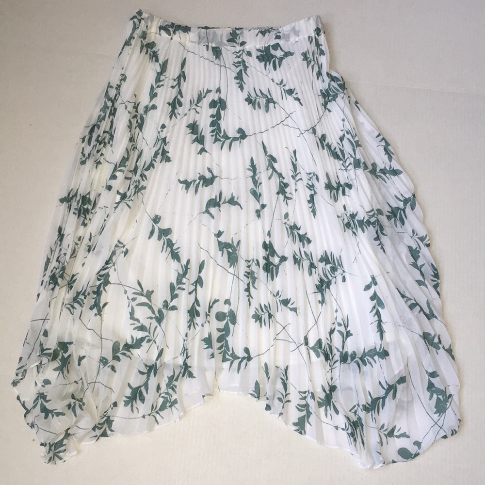 Club Monaco Pleated Floral Midi Skirt – XS, Romantic & Lightweight